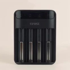 Efest LUSH Q4 急速4ベイ充電器